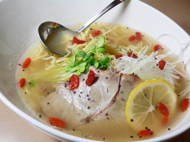 味由(あじよし)